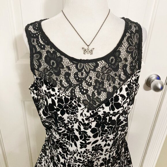 SLOANE & SADIE Black white flocked floral print sleeveless peplum top LARGE XL - Picture 3 of 15